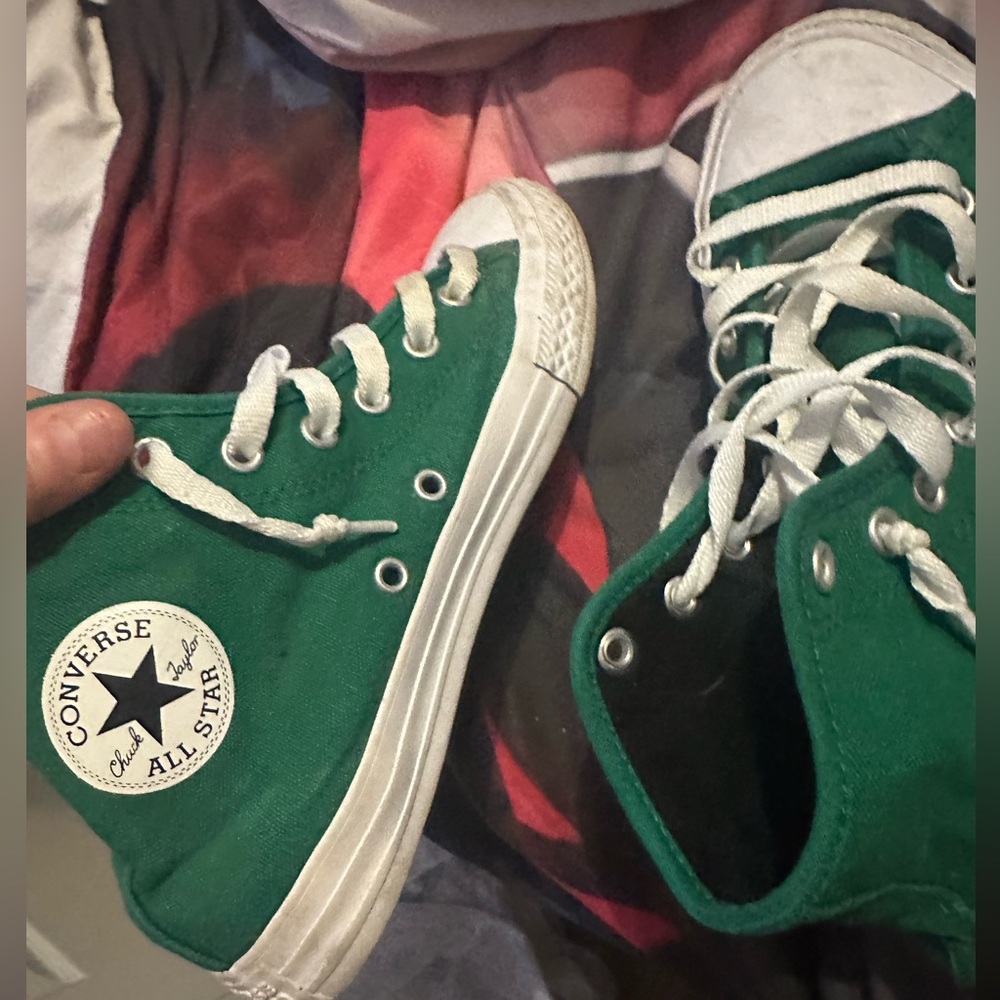 Size 3 green converse wore two time foot grows too fast!!
